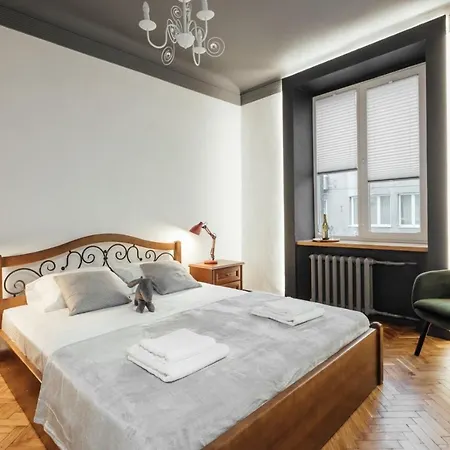 On Hnatiuka With Parking * לבוב