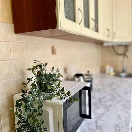 On Hnatiuka With Parking *