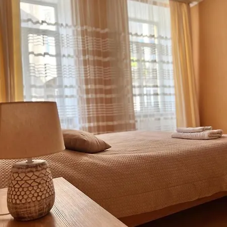 Apartment On Hnatiuka With Parking
