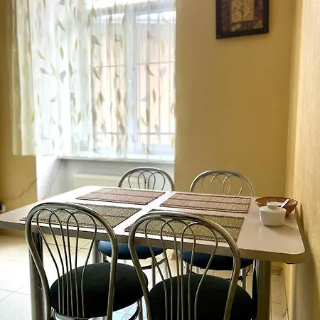 Apartamento On Hnatiuka With Parking *