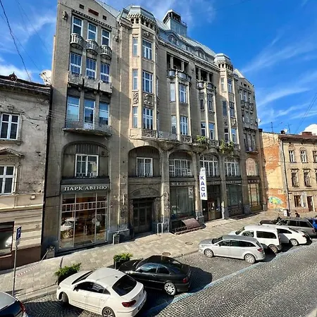 On Hnatiuka With Parking Apartament *