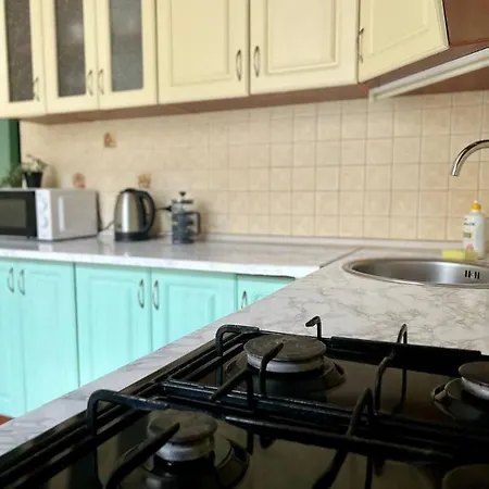 On Hnatiuka With Parking Daire *