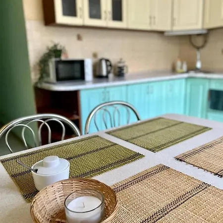 On Hnatiuka With Parking Daire *