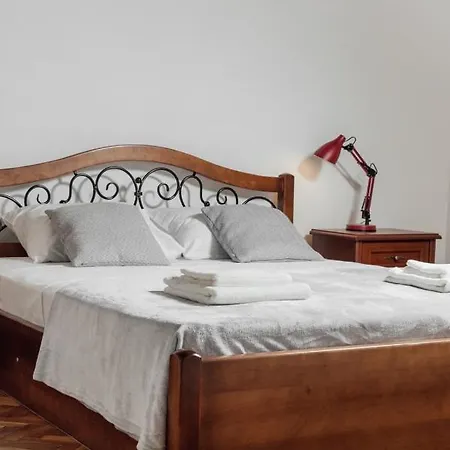 Apartament On Hnatiuka With Parking