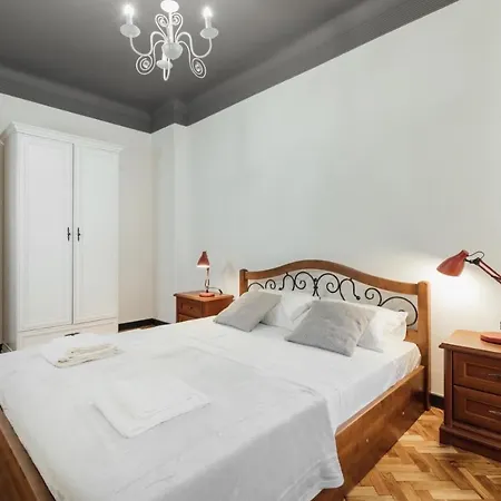 Daire On Hnatiuka With Parking Lviv