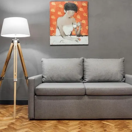 On Hnatiuka With Parking Апартаменти