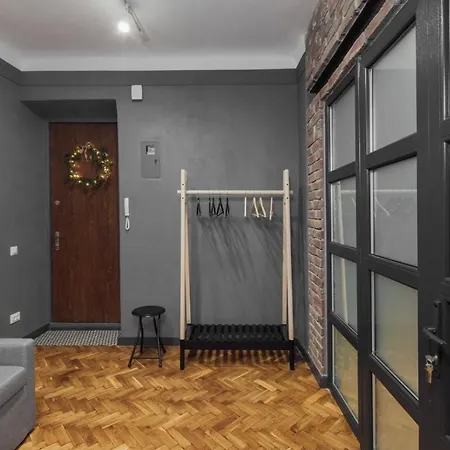 On Hnatiuka With Parking *