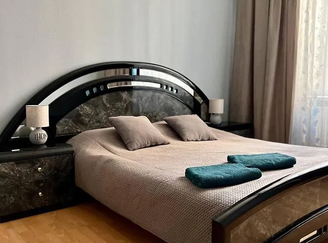 Apartment On Hnatiuka With Parking *