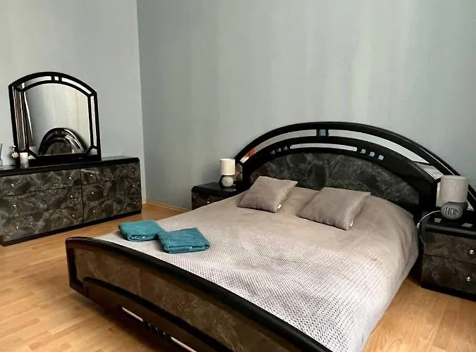 Apartman On Hnatiuka With Parking Lviv