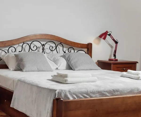 Apartament On Hnatiuka With Parking