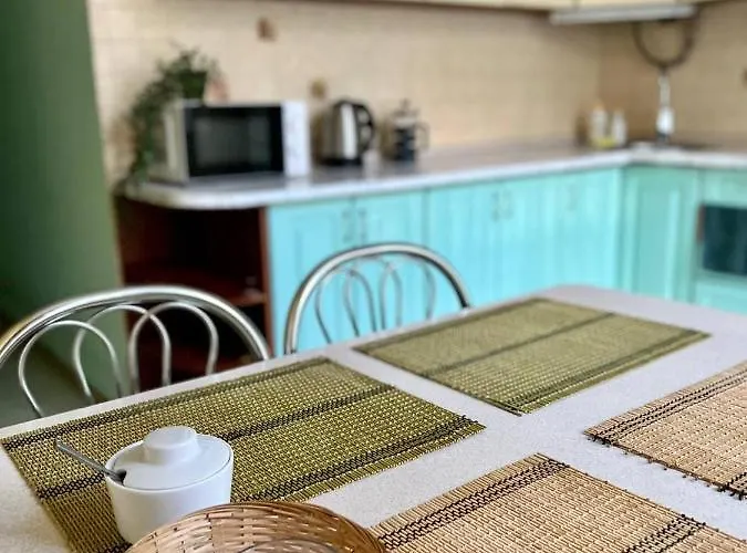 On Hnatiuka With Parking شقة *